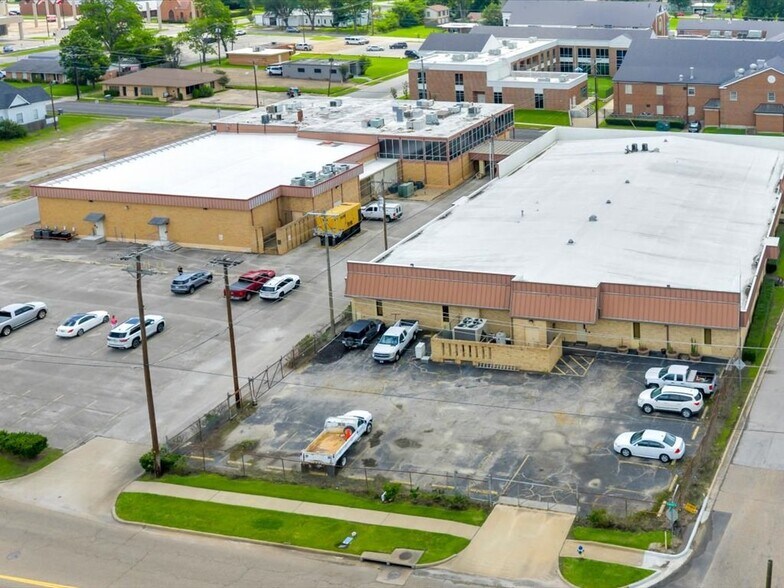 More Photos Of 321 N 1st St, Lufkin Office For Sale