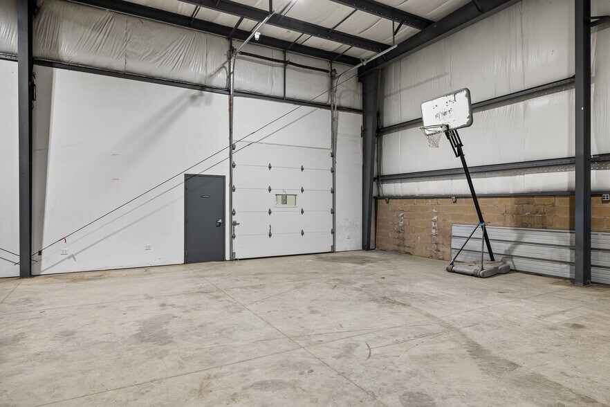 More Photos Of 9505 Emahiser rd, Caledonia Distribution For Sale