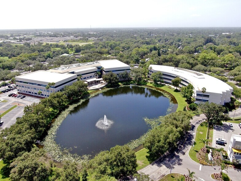 More Photos Of 101 Paramount Dr, Sarasota Office Residential For Lease