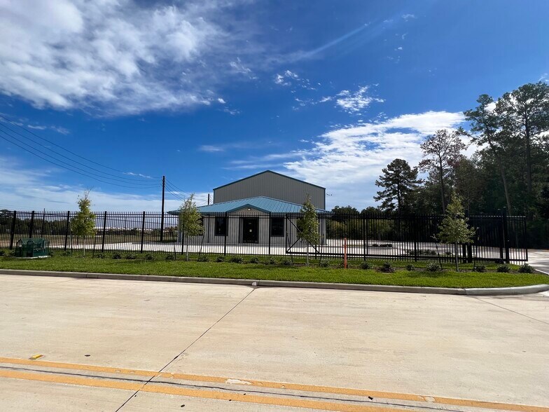 More Photos Of 18630 Intercontinental Crossing Dr, Houston Warehouse For Lease