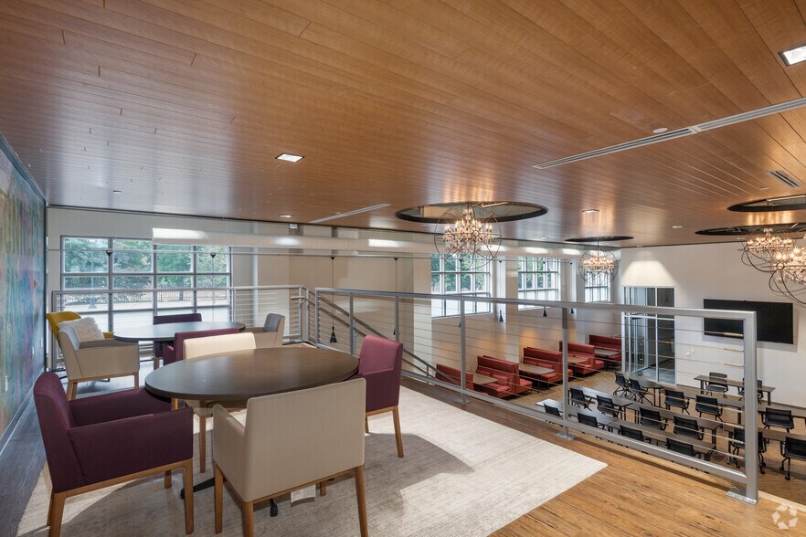 More Photos Of 2005 Market St, Philadelphia Office For Lease