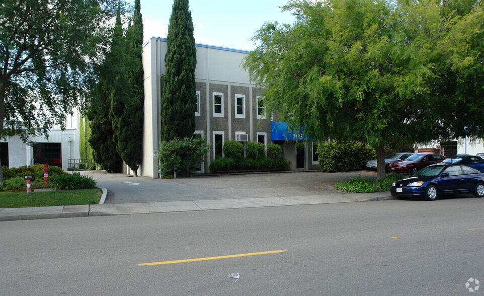 More Photos Of 2195 Leghorn St, Mountain View Warehouse For Sale