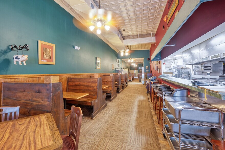 More Photos Of 110-112 Trinity St, Abbeville Storefront For Sale