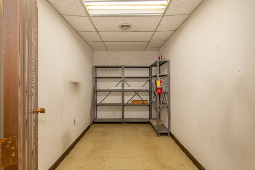 More Photos Of 5087 N Michigan Rd, Saginaw Flex For Sale