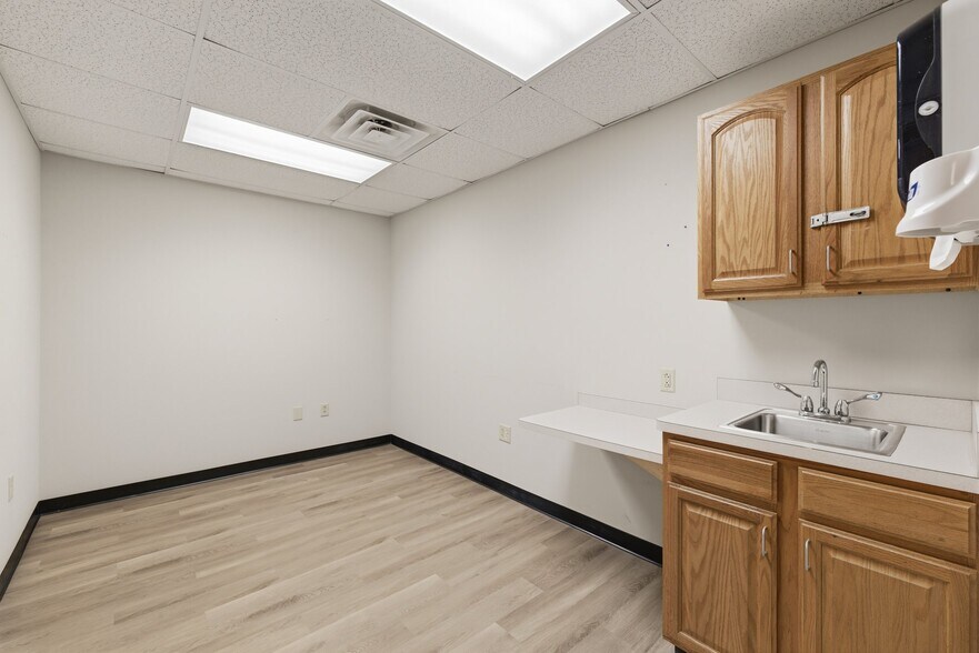 More Photos Of 1221 S Trimble Rd, Mansfield Office For Lease