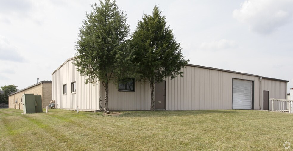 More Photos Of 1800 Circuit Dr, Round Lake Beach Warehouse For Lease