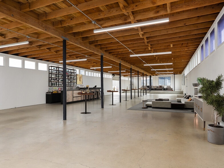 More Photos Of 805 E El Segundo Blvd, El Segundo Showroom For Sale