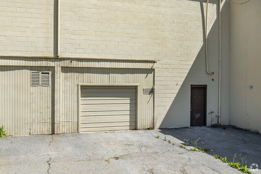 More Photos Of 5557 Hemlock St, Sacramento General Retail For Sale