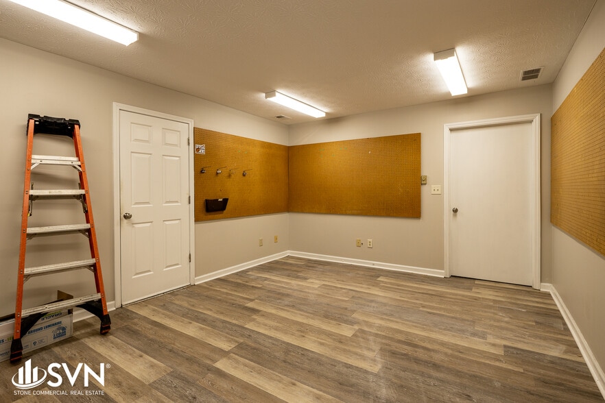 More Photos Of 225 Normandy Ct, Nicholasville Light Distribution For Lease
