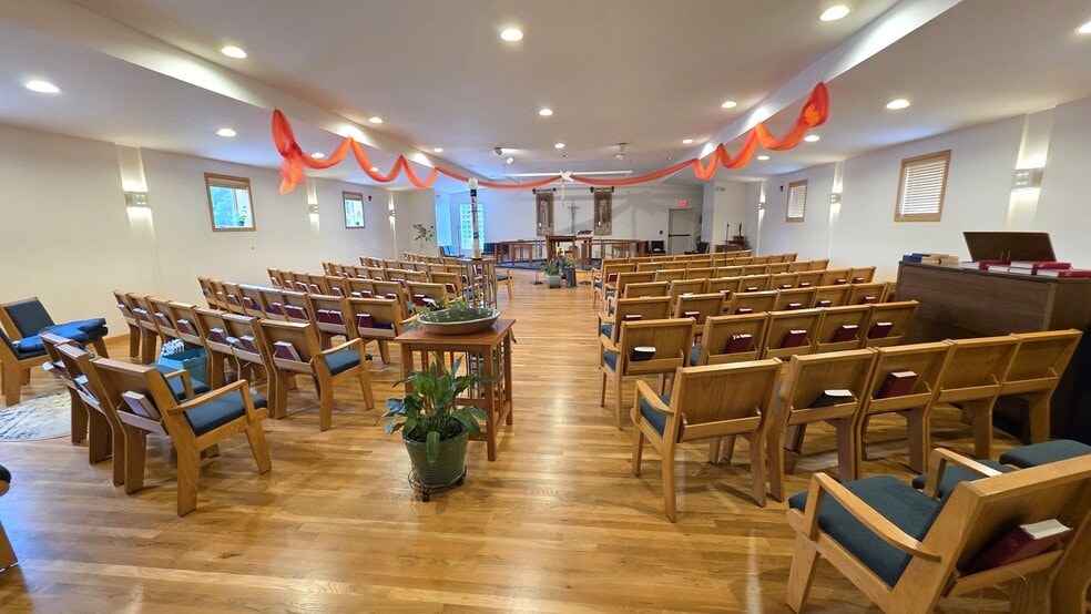 More Photos Of 505 S Main St, Thomaston Religious Facility For Sale