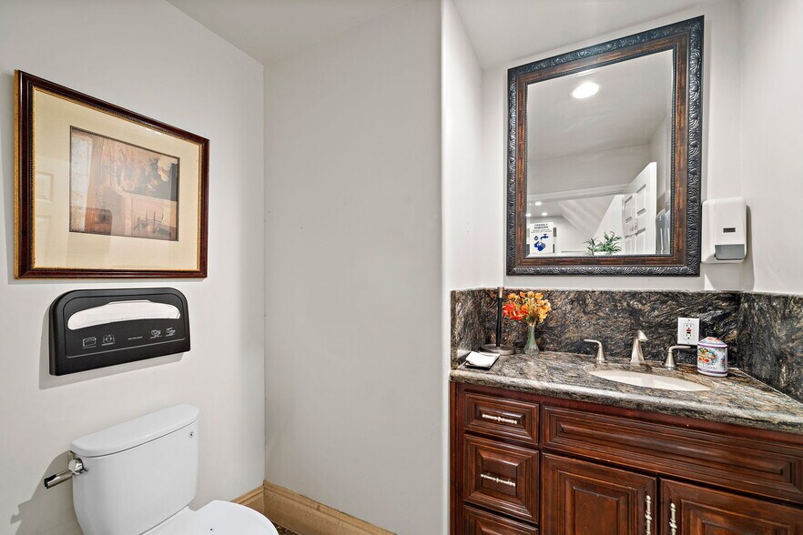 More Photos Of 23201 Orange Ave, Lake Forest Office For Sale