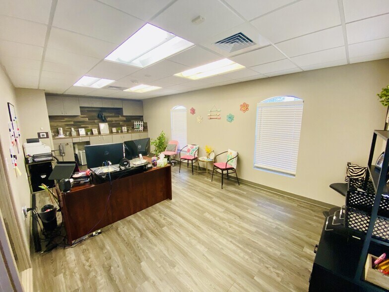 More Photos Of 1619 E Common St, New Braunfels Office For Sale