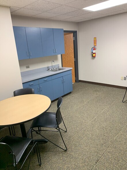 More Photos Of 3900 W 53rd St, Sioux Falls Office For Sale