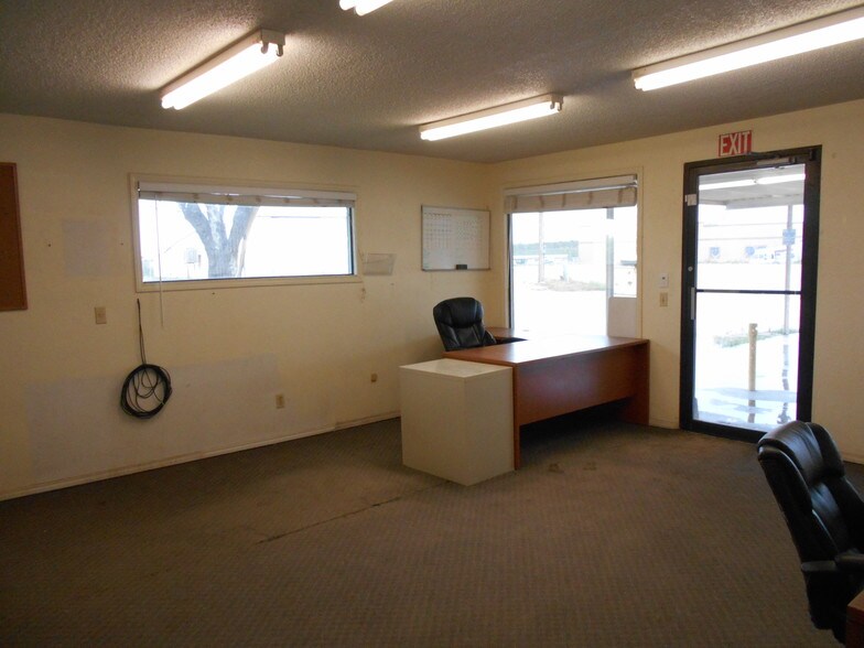 More Photos Of 512 E Greene St, Carlsbad Flex For Sale