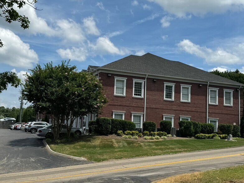 More Photos Of 120 Suburban Rd, Knoxville Office For Lease
