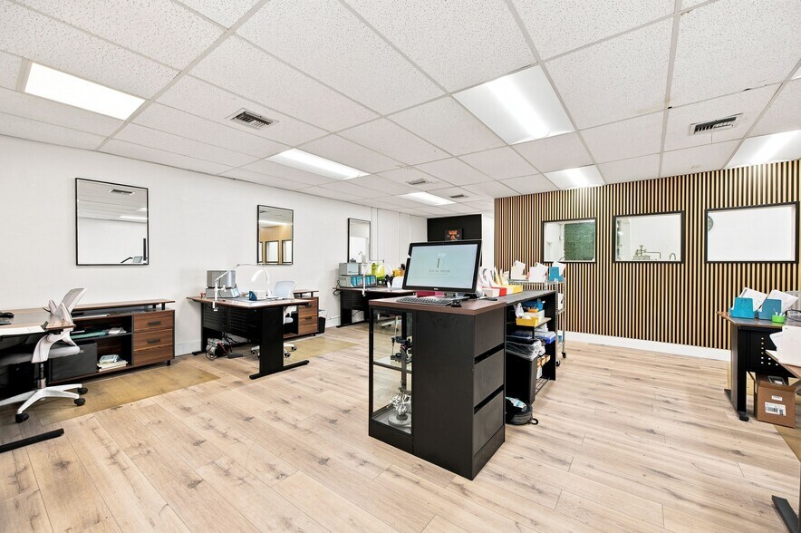 More Photos Of 610-618 NE 124th St, North Miami Office For Sale