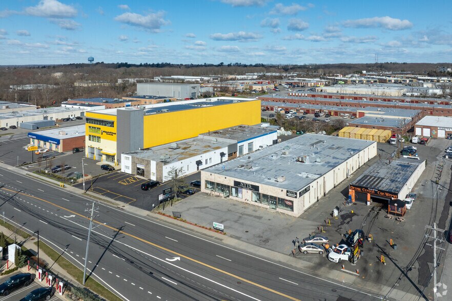 More Photos Of 1538 Old Country Rd, Plainview Showroom For Lease