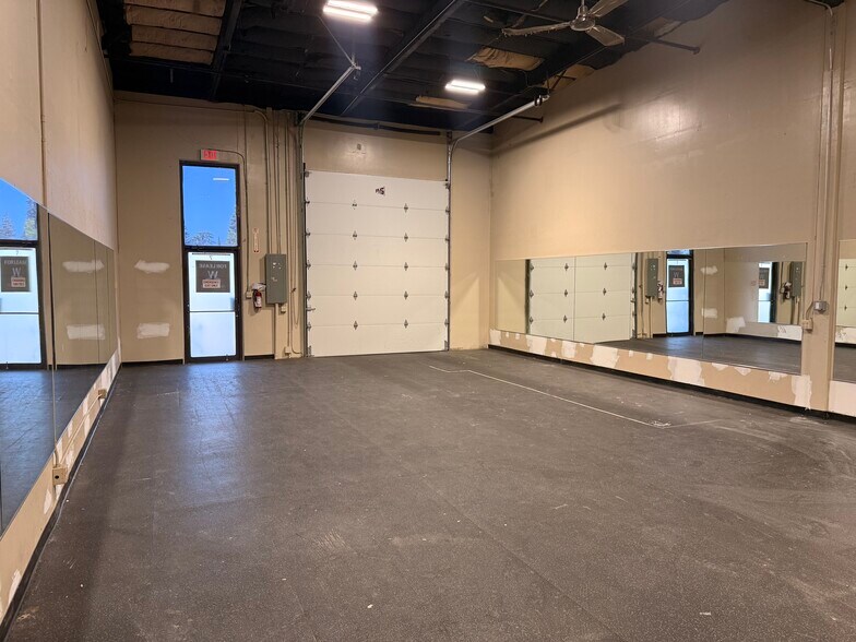 More Photos Of 520 California Blvd, Napa Warehouse For Lease