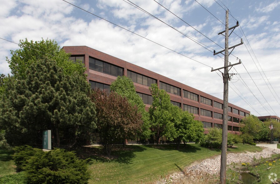 More Photos Of 700 E Butterfield Rd, Lombard Business Park For Lease