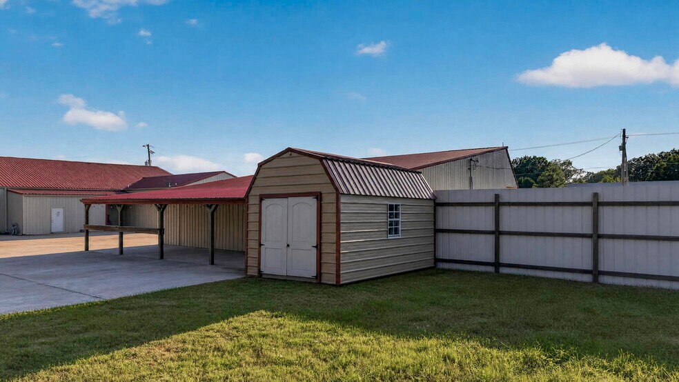 More Photos Of 412 N Mickey Mantle Blvd, Commerce Auto Repair For Sale