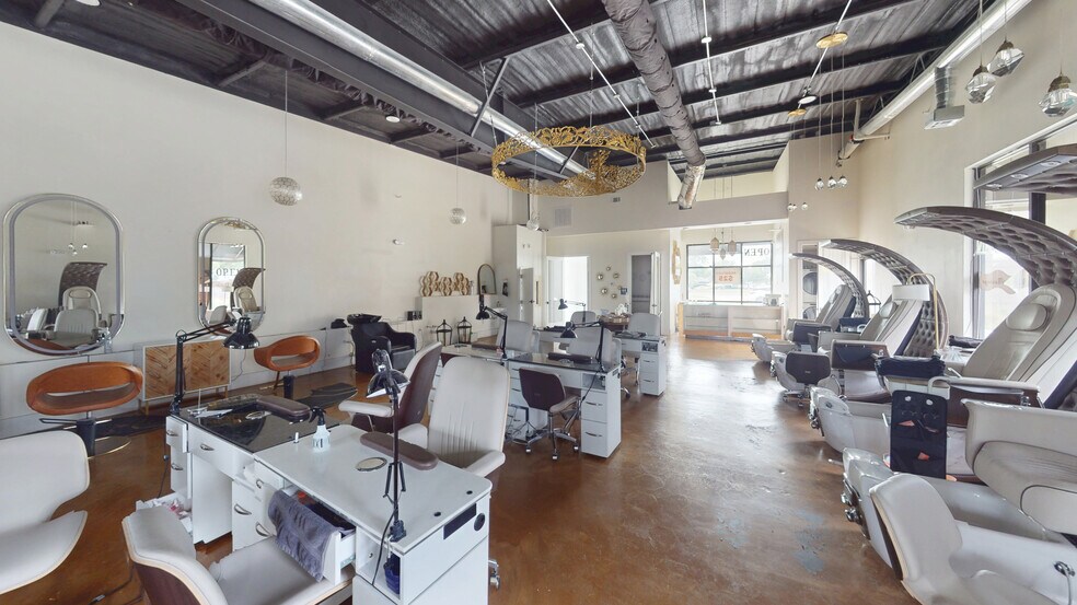 More Photos Of 4230-4236 Veterans Memorial Blvd, Metairie Freestanding For Lease