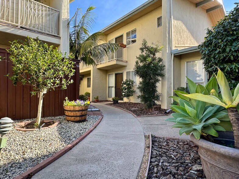 More Photos Of 2111 De la Vina St, Santa Barbara Apartments For Sale