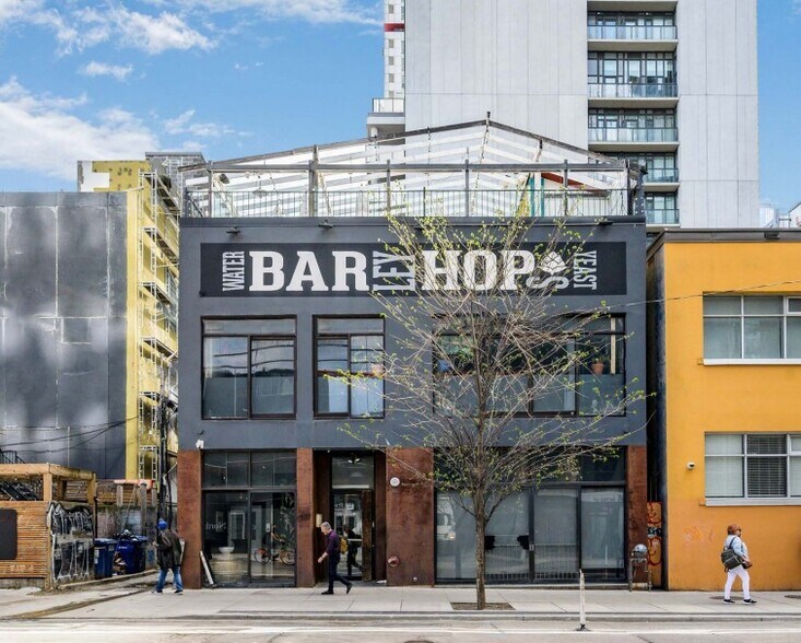 Primary Photo Of 137 Peter St, Toronto Storefront For Lease