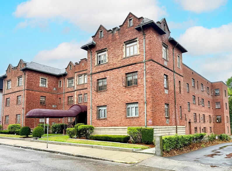 More Photos Of 21 Fruit St, Worcester Apartments For Sale