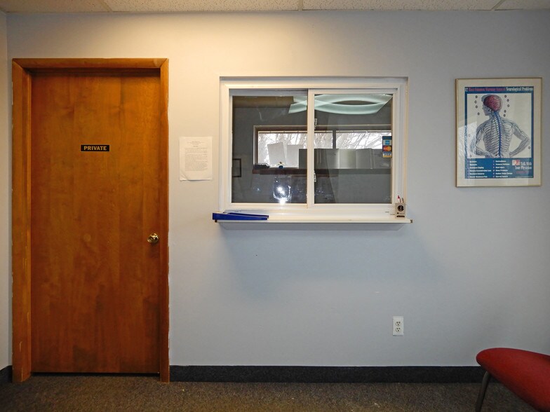 More Photos Of 25400-25430 Goddard Rd, Taylor Medical For Sale