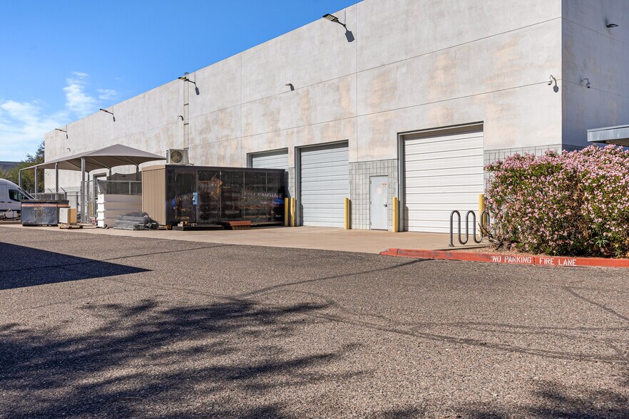 More Photos Of 7543 E Tierra Buena Ln, Scottsdale Distribution For Lease