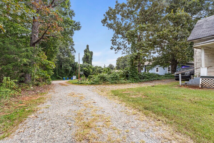 More Photos Of 229 W Liberty St, Forest City Apartments For Sale