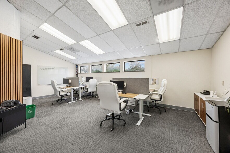 More Photos Of 22014 7th Ave S, Des Moines Medical For Sale
