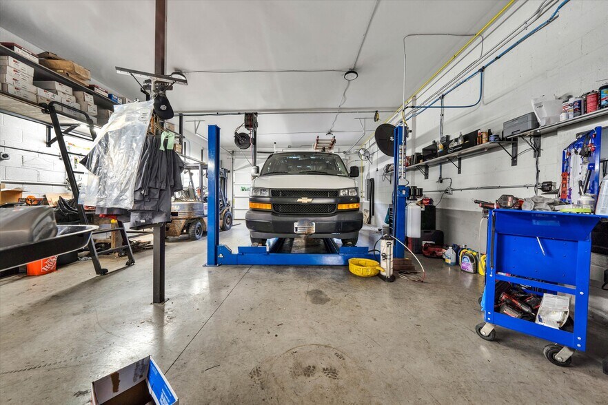 More Photos Of 1474 Peters Creek Rd NW, Roanoke Auto Repair For Sale