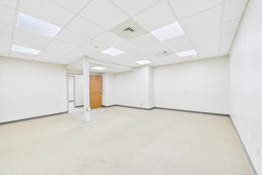 More Photos Of 174 Armistice Blvd, Pawtucket Medical For Lease