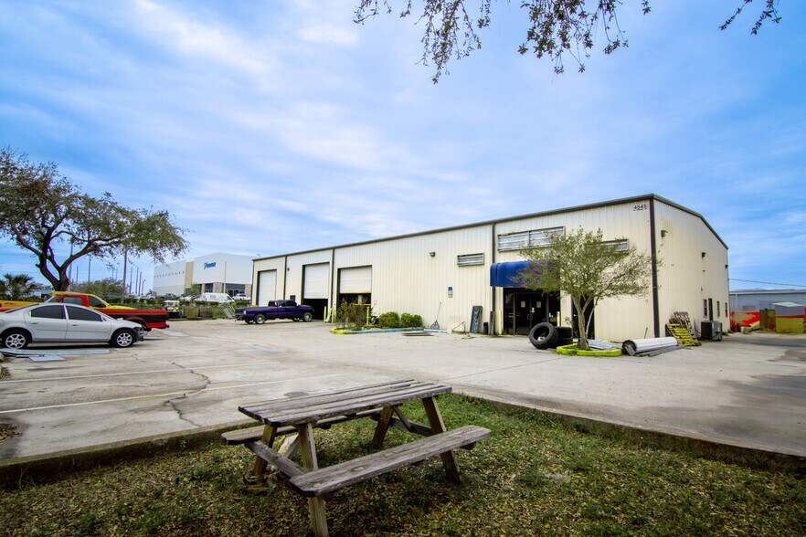 Primary Photo Of 4545 N 118th Ave, Clearwater Warehouse For Lease