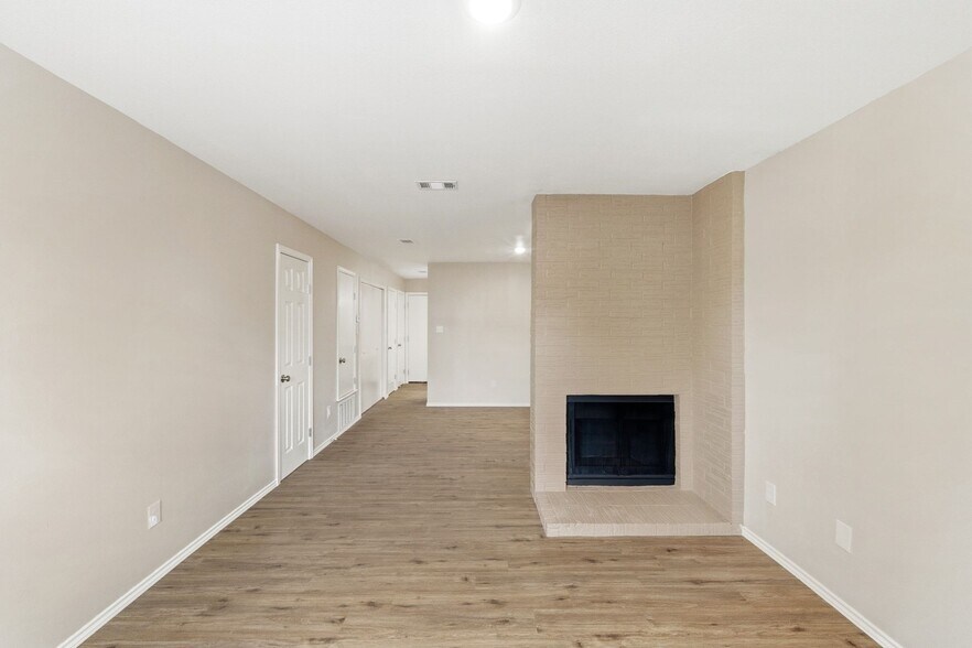 More Photos Of 6709 Wentworth Dr, Austin Apartments For Sale