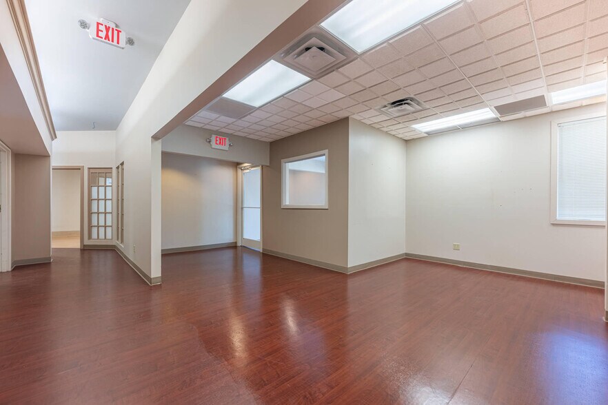 More Photos Of 1956-1964 E Whipp Rd, Dayton Medical For Lease