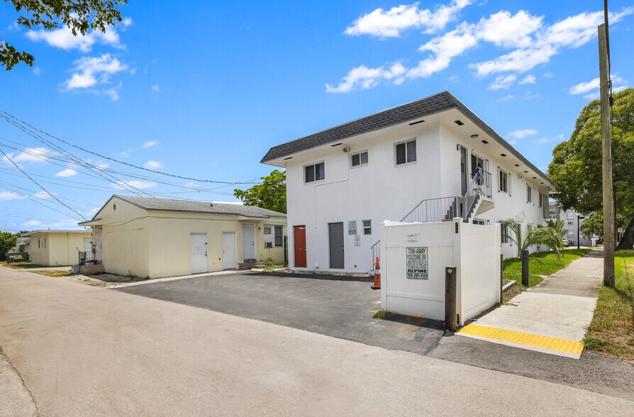 More Photos Of 1859 Lincoln St, Hollywood Apartments For Sale