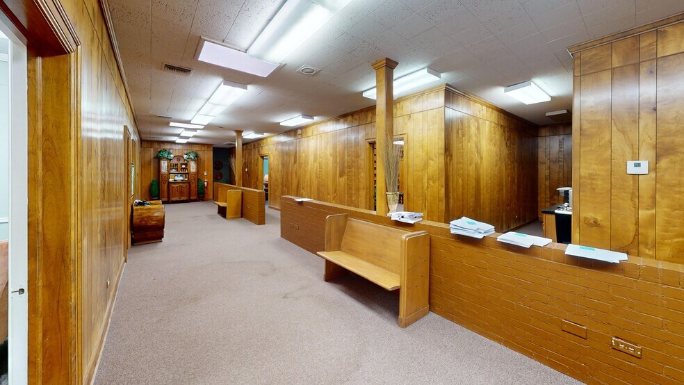 More Photos Of 110 N Main St, Henderson Office For Sale