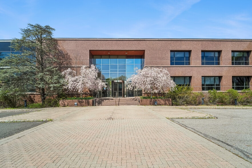 Primary Photo Of 1000 Sylvan Ave, Englewood Cliffs Office For Sale
