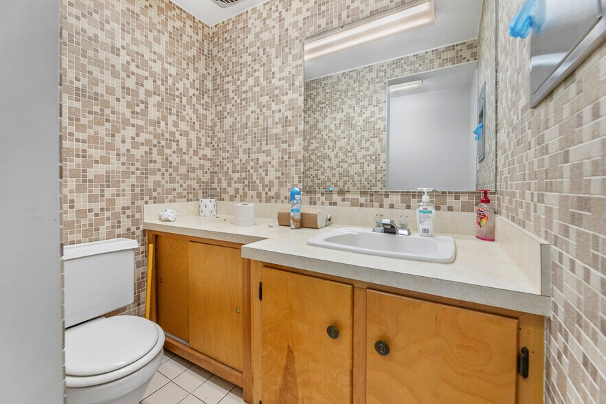 More Photos Of 14924 Beloit Snodes Rd, Beloit Manufacturing For Lease