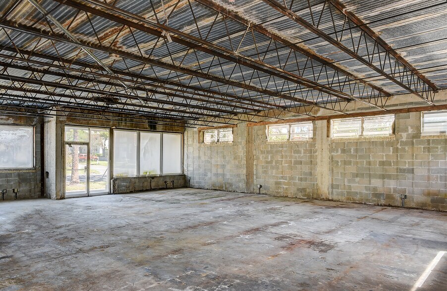 More Photos Of 2502 Oak St, Jacksonville Storefront Retail Office For Lease