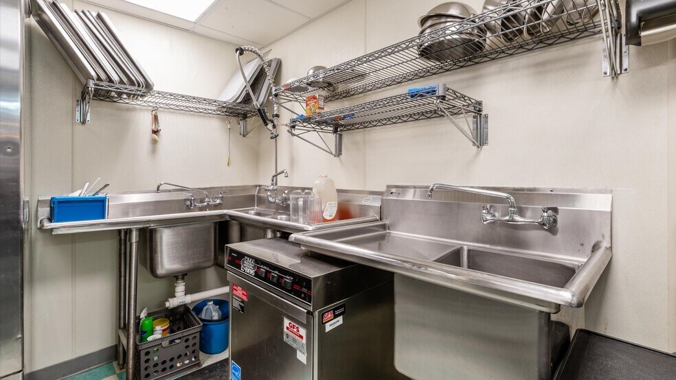 More Photos Of 120 W Main St, Somerset Flex For Sale