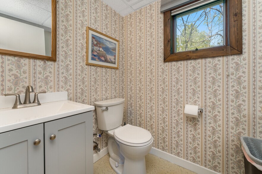 More Photos Of 1 Old Highway 28, White House Station Storefront Retail Office For Lease