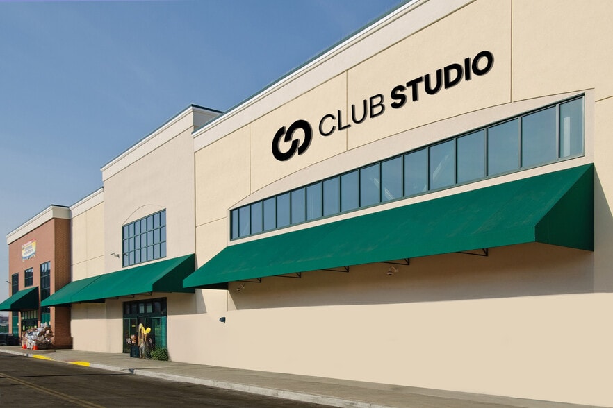 Primary Photo Of 699 Canal St, Stamford Supermarket For Lease