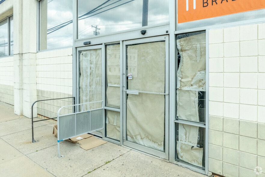 More Photos Of 1140 Willis Ave, Albertson Storefront For Sale
