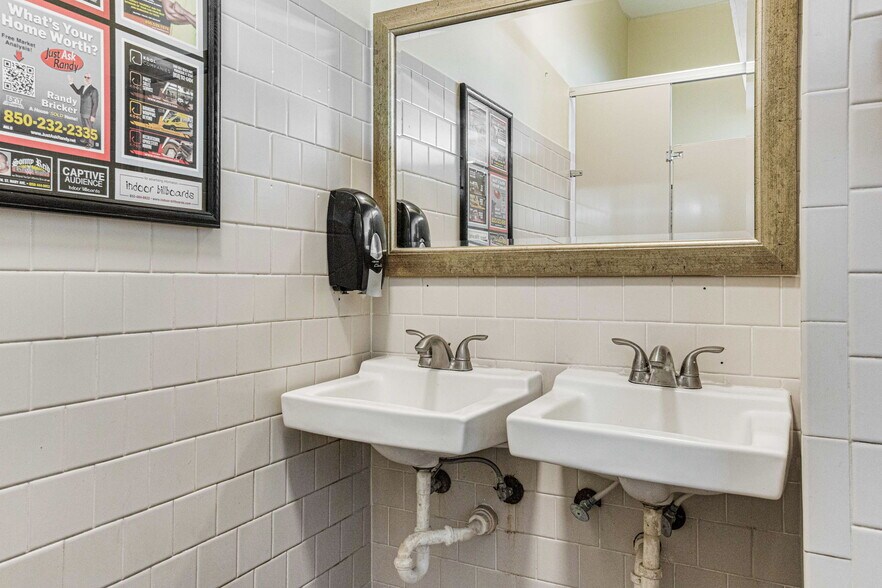 More Photos Of 131 New Warrington Rd, Pensacola Restaurant For Sale