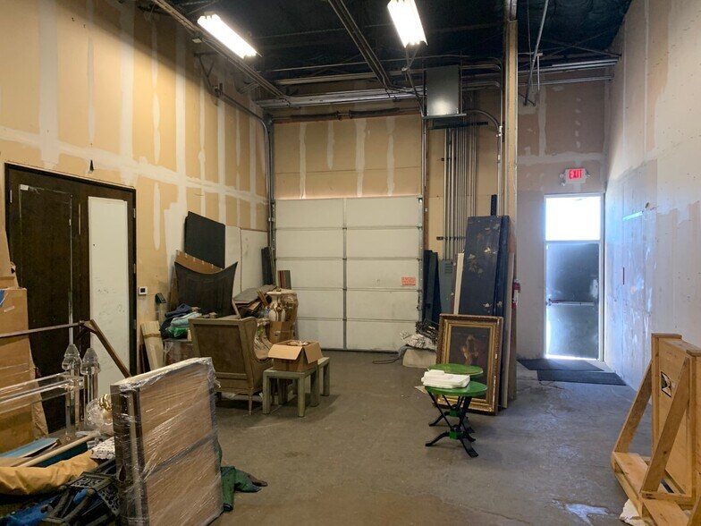 More Photos Of 163 Oak Lawn Ave, Dallas Showroom For Lease