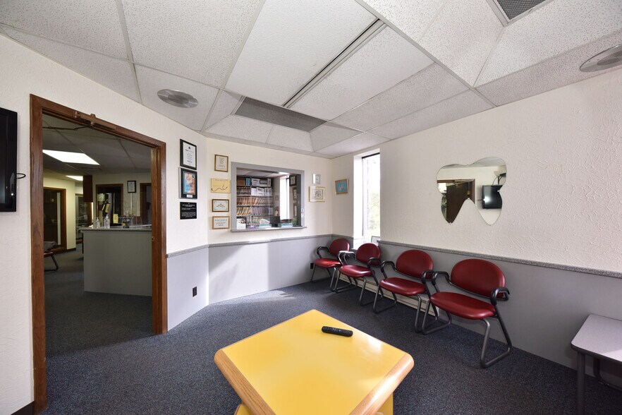 More Photos Of 7400 W Brown Deer Rd, Milwaukee Office For Sale