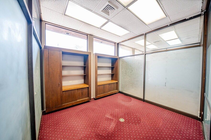 More Photos Of 700 Main St, Pineville Bank For Lease